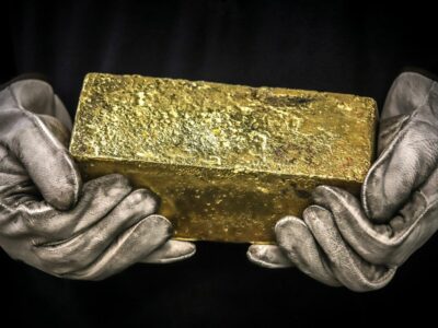 طلای جهانی در آستانه فتح قله ۳ هزار دلاری / یازدهمین رکوردشکنی فلز زرد رقم خورد