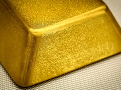 قیمت طلای جهانی در پایین‌ترین سطح ۲ هفته اخیر