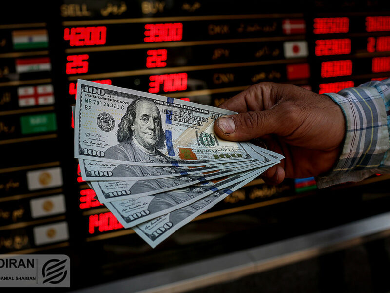 بورس و دلار خلاف جهت یکدیگر حرکت کردند/ طلای جهانی شبانه بالا رفت