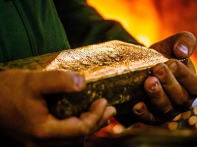 طلای جهانی نزدیک کف سه‌هفته‌ای؛ نگاه‌ها به سخنرانی پاول دوخته شد