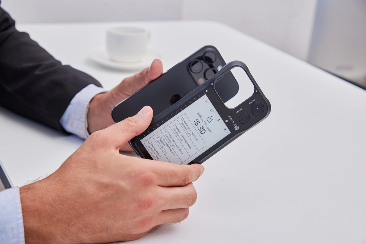 تبدیل گوشی به یک مرکز بهرهوری مجهز به E Ink و هوش مصنوعی، تنها با یک قاب! تبدیل گوشی به یک مرکز بهرهوری مجهز به E Ink و هوش مصنوعی، تنها با یک قاب!