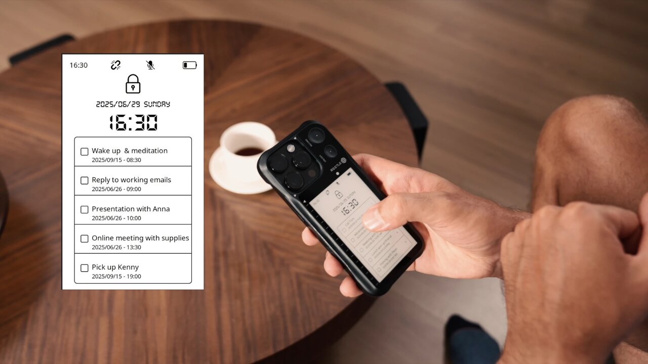 تبدیل گوشی به یک مرکز بهرهوری مجهز به E Ink و هوش مصنوعی، تنها با یک قاب! تبدیل گوشی به یک مرکز بهرهوری مجهز به E Ink و هوش مصنوعی، تنها با یک قاب!