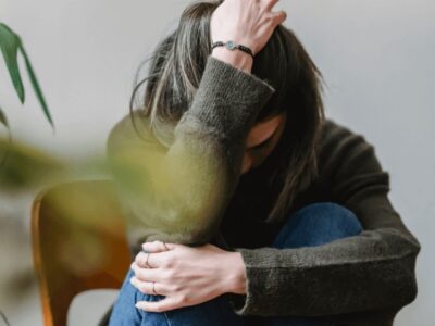 کلینیک روانشناسی آرون: مسیر به سوی بازگشت امید – مشاوره تخصصی افسردگی از خفیف تا شدید