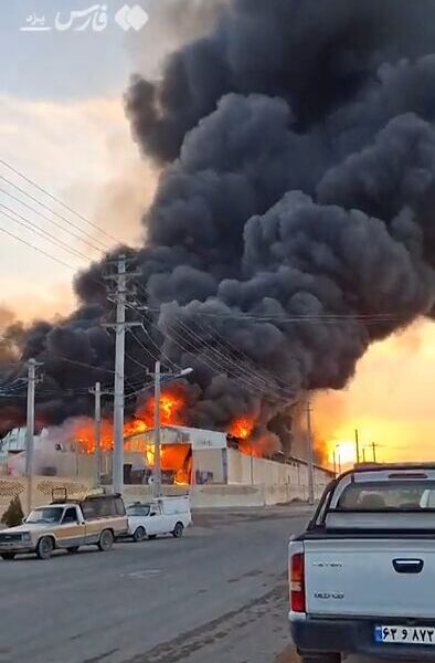 آتش‌سوزیِ شهرک صنعتی یزد مهار شد