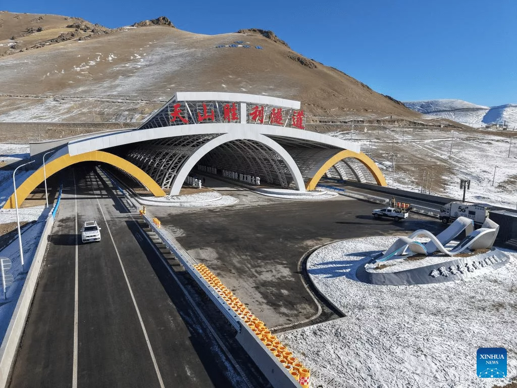 افتتاح طولانی‌ترین تونل بزرگراهی جهان در چین