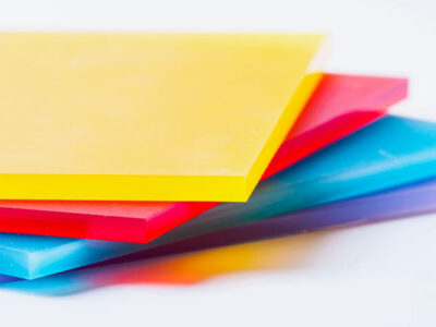 قیمت پلکسی گلاس چگونه محاسبه می‌شود؟ عوامل مؤثر بر هزینه