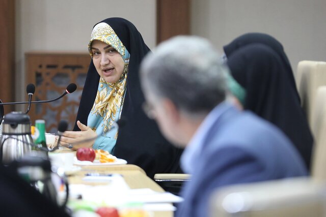 نشست فراکسیون زنان مجلس با وزیر بهداشت؛ سند سلامت بانوان تدوین میشود سند سلامت بانوان و کودکان در راه است؛ زیرساختها آماده میشود