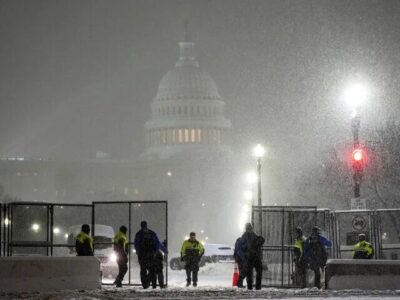 اعلام وضعیت اضطراری در ۱۸ ایالت آمریکا