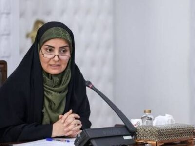 بازدید وزیر راه و شهرسازی از روند تخلیه و بارگیری کالاهای اساسی بندر شهید رجایی