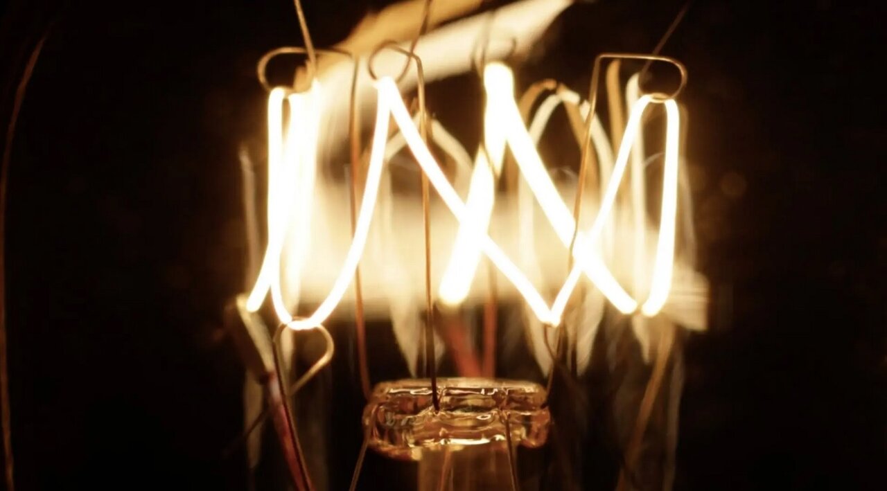 لباسی که از تعریق بدن برق تولید میکند لباسی که از عرق بدن انرژی تولید میکند