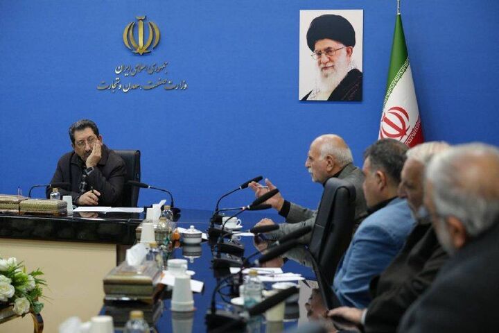 نشست مسئولان اتاق اصناف کشور و امنای بازار با وزیر صمت