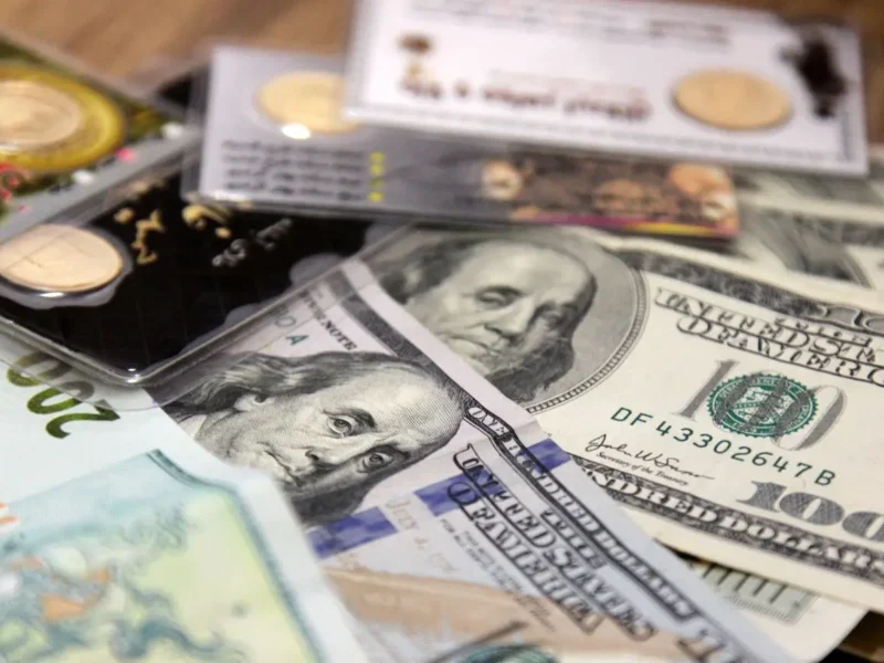 آخرین قیمت طلا و دلار امروز یک شنبه ۱۲ بهمن/ همه قیمت ها کاهشی شدند + جدول