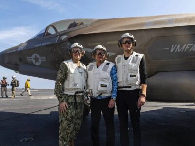 بازدید ویتکاف و کوشنر از ناو هواپیمابر آبراهام لینکلن/ حرکت تامل‌برانگیز تیم مذاکره‌کننده آمریکایی + تصاویر