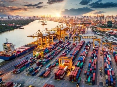 تکذیب توقف حرکت کشتی‌ها به بنادر ایران