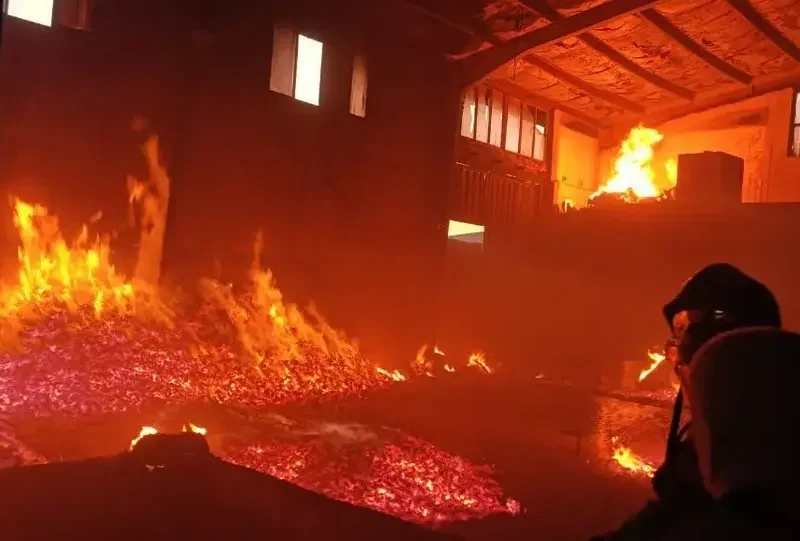 جزئیات آتش سوزی مهیب در خیابان قدوسی تهران+ عکس