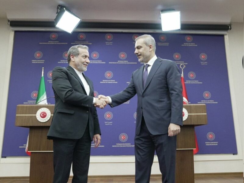 ادعای جنجالی آنکارا درباره موشک‌ها / واکنش عراقچی به نقض حریم هوایی ترکیه