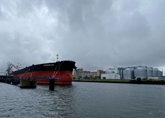 از وعده تا عملی شدن اسکورت نفتکش‌ها در تنگه هرمز/ مخازن ذخیره نفت در بنادر پُر شد
