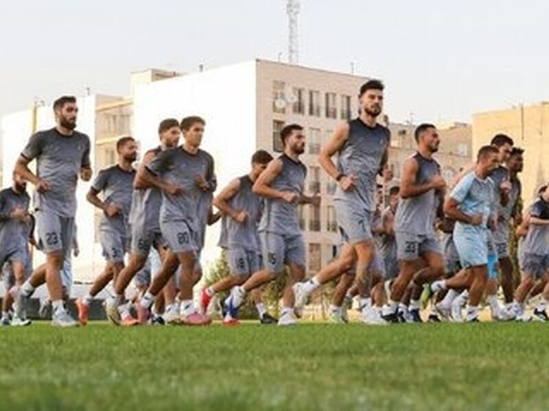 استقلالی‌ها از تهران خارج می‌شوند / زمان ازسرگیری مسابقات فوتبال مشخص نیست