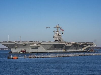 اعتراف جدید ترامپ در مورد قدرت نظامی ایران / ایران به ناو فورد از هفده‌ جهت حمله کرد