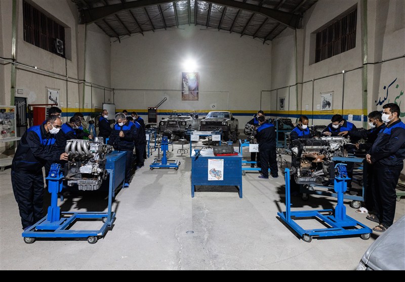 ایستادگی کارگران و‌ تولید کنندگان زمینه ساز پیروزی ملت ایران است