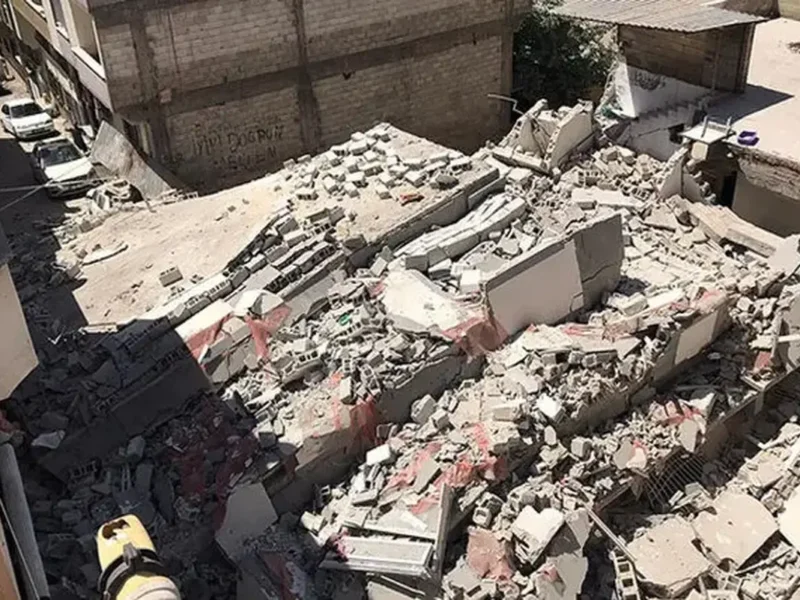 جزئیات ریزش یک ساختمان ۲ طبقه در کوی علوی اهواز