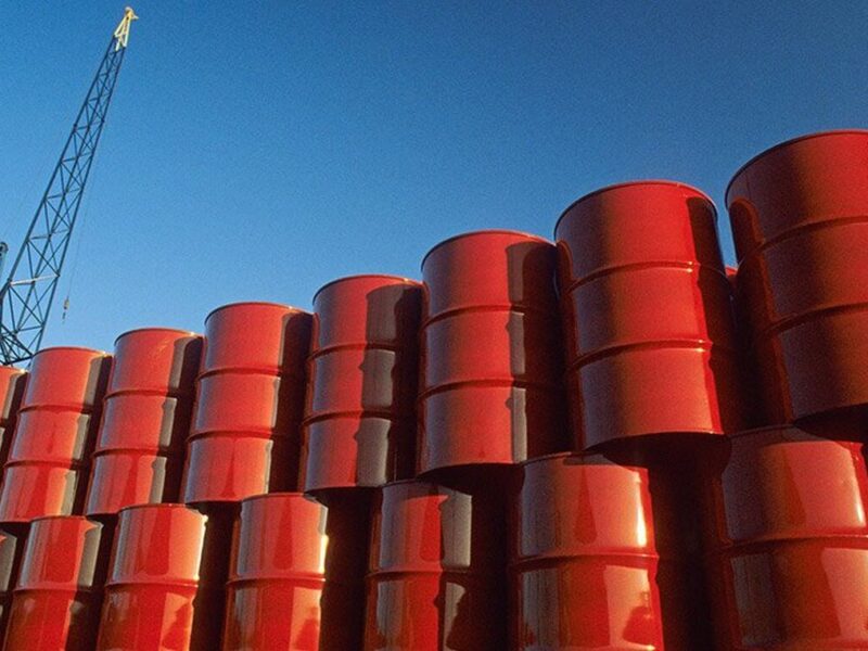 جهش قیمت نفت در بازار جهانی/ برنت ۱۰۰ دلار را حفظ کرد