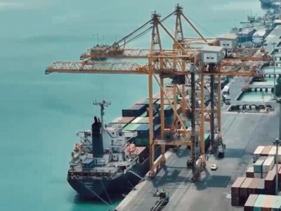 دستور مهم وزیر راه به سازمان بنادر / تخلیه کالاهای اساسی شبانه‌روزی شد