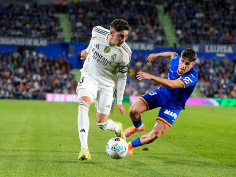 رئال مادرید سایه به سایه بارسلونا در صدر لالیگا