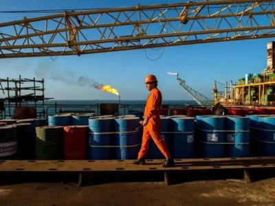 سه پیش‌بینی از قیمت نفت در بازار جهانی/ قیمت نفت به بشکه‌ای چند دلار می‌رسد؟