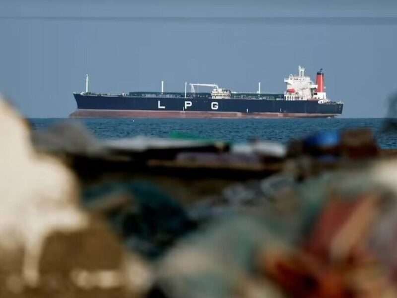 عبور دو کشتی هندی از تنگه هرمز