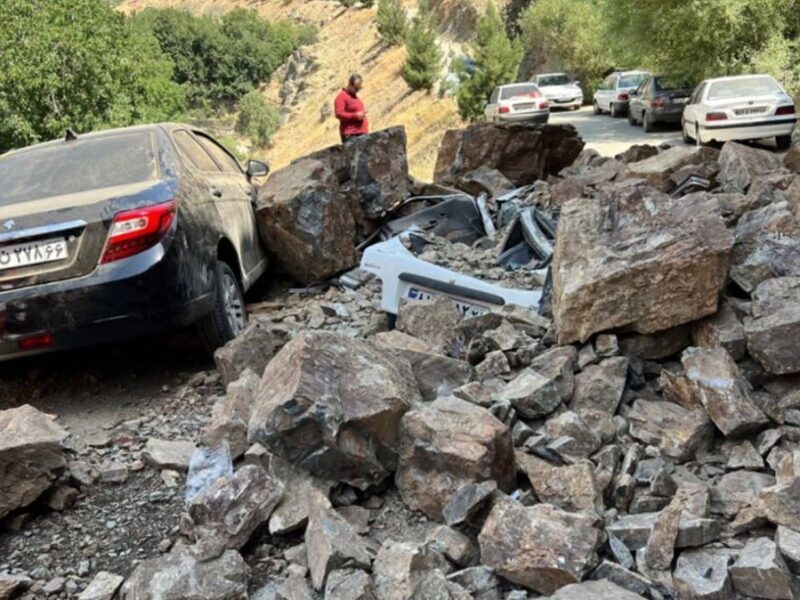 ۶ کشته و مصدوم در حادثه ریزش کوه روی خودرو‌ها
