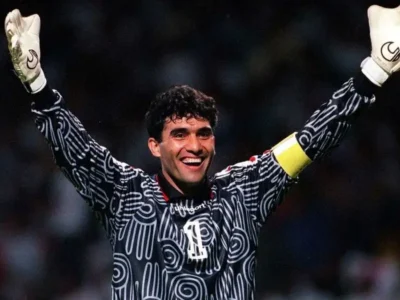 احمدرضا عابدزاده در آمریکا پا به توپ شد