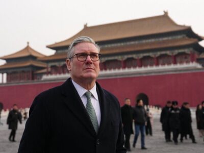 استقبال استارمر از بازگشایی تنگه هرمز