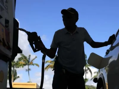 افزایش شوک‌آور قیمت بنزین در آمریکا/ قیمت نفت به چند دلار رسید؟