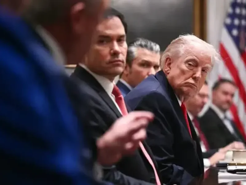 اولین واکنش کاخ سفید به وضعیت سلامتی ترامپ / رئیسجمهور آمریکا در بیمارستان است؟