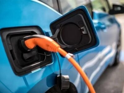 بحران سوخت دنیا را شوکه کرد/هجوم خریداران به خودرو‌های برقی دست‌دوم