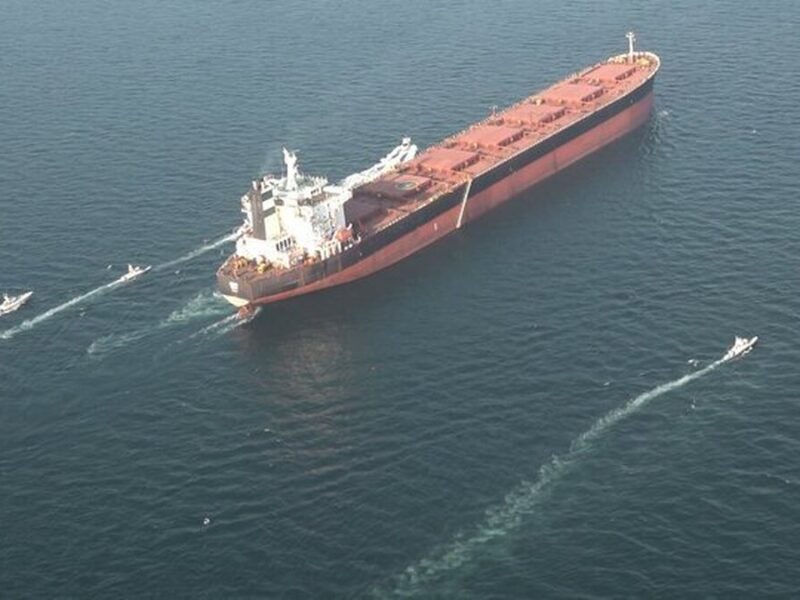 تصمیم آمریکا درباره تردد کشتی‌ها در بنادر ایران / بازار نفت در انتظار تحولات جدید