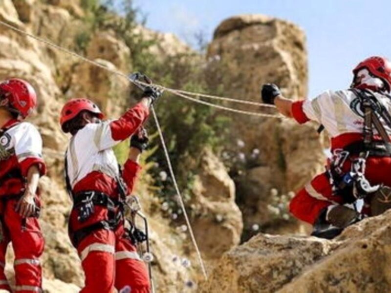 تلاش‌های تیم‌های امداد و نجات هلال احمر برای یافتن نوجوان ۱۳ ساله