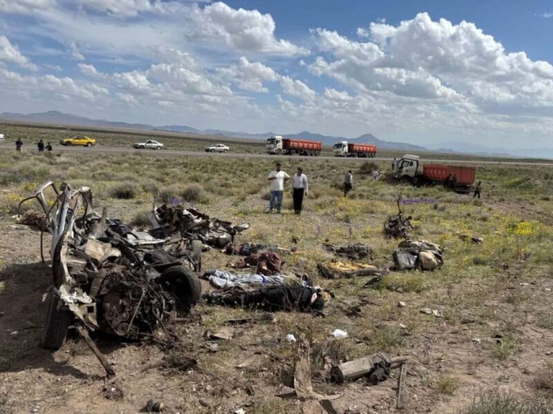 جزئیات تصادف یک تریلی با خودرو حامل اتباع خارجی/ ۹ کشته در پی تصادف تریلی و پژو ۴۰۵ در جاده کرمان