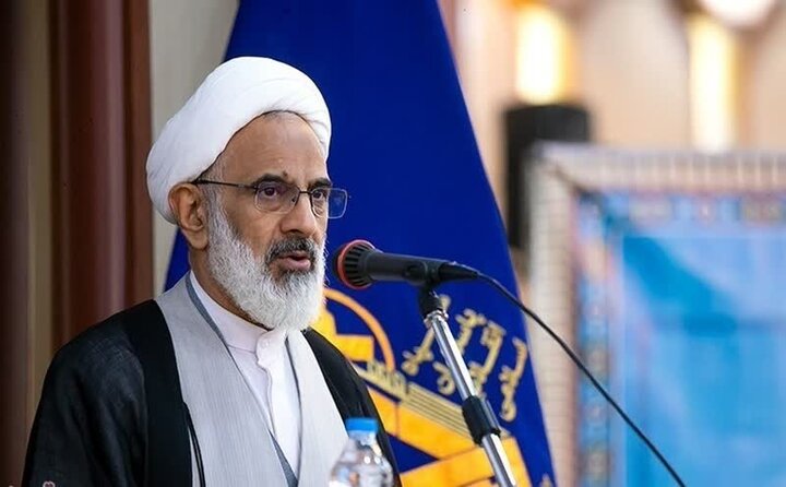 حاجی صادقی: دشمن می‌خواهد اراده مردم ما را بشکند