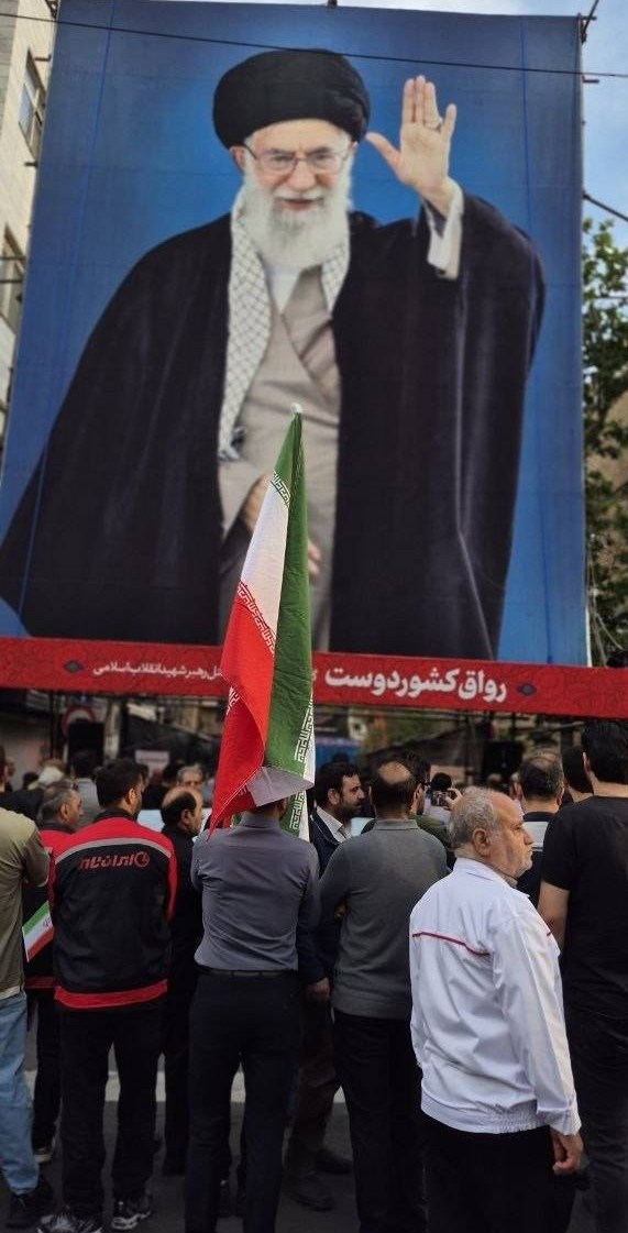 در سوگ «پدر»؛ میثاق کارگران با رهبر شهید در خیابان کشوردوست