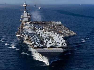 مانور عجیب ناو جرالد فورد / غول آمریکایی برای مقابله با موشک‌های ایران آماده شد + عکس