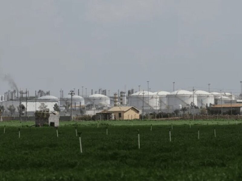 پشت‌پرده عبور نفت عراق از تنگه هرمز/ رویترز از «اجازه ایران» خبر داد