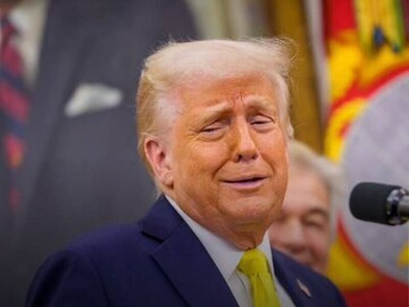 گذرنامه‌های جدید آمریکا با تصویر ترامپ صادر می‌شود!