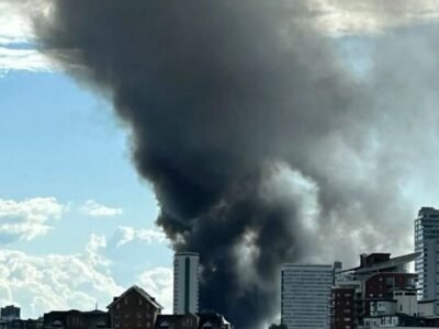 آتش‌سوزی گسترده در جنوب لندن/ ۱۰۰ آتش‌نشان به محل حادثه اعزام شدند