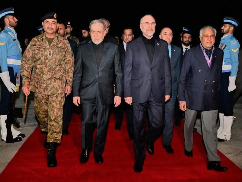 نخست وزیر و فرمانده ارتش پاکستان عازم سوئیس می‌شوند