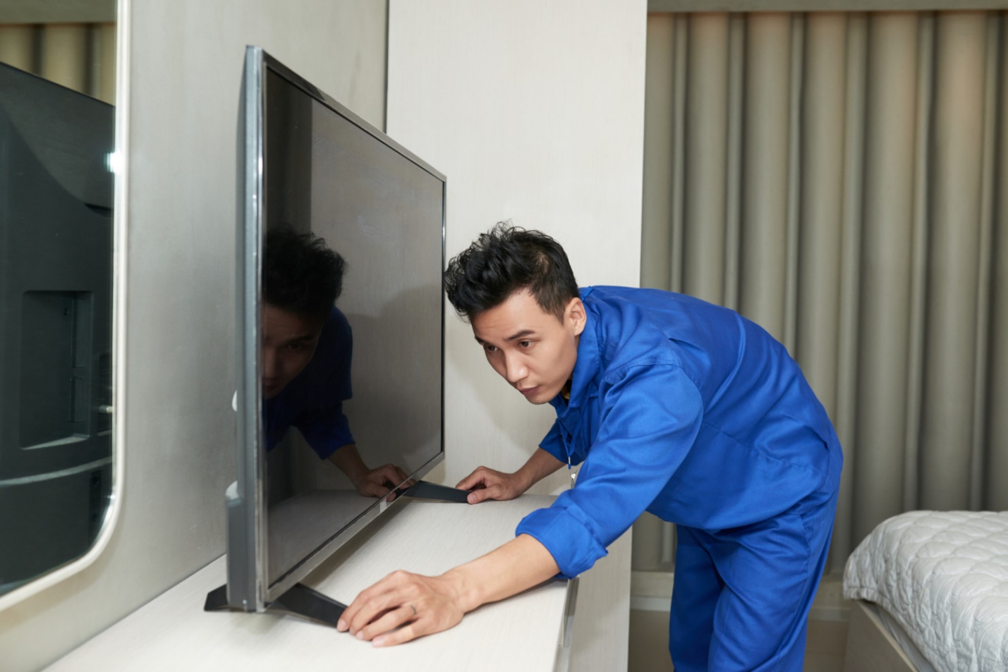 راهنمای جامع و تخصصی تعمیر تلویزیون صنام در تهران: از عیب‌یابی فنی تا راهکارهای عملی.