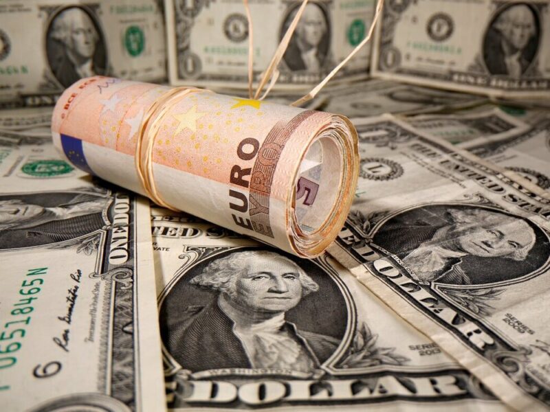 ابهام در سرنوشت میلیاردها دلار ارز صادراتی / چرا دلارها به مسیر رسمی برنمی‌گردند؟