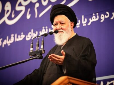 امام جمعه مشهد: اقتصاد و معیشت مردم را جدی بگیرید
