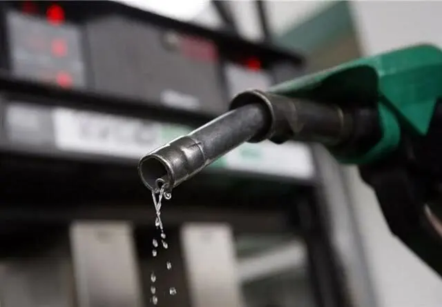 واکنش نماینده مجلس به شایعه افزایش قیمت بنزین؛ «الان زمان شوک اقتصادی نیست»